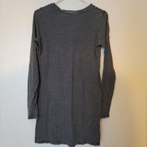 Forever 21 black and white strip long sleeve body dress